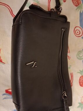 Vera Wang Black Leather Wristlet Clutch 260790 Small Purse